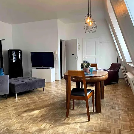 Zentrum 70qm Maisonette-wohnung In Stadthaus Apartamento Neuss